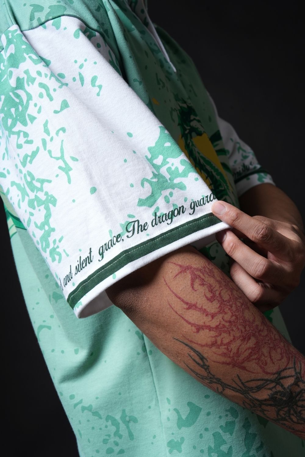 Dragon Crest T-shirt - Echolope